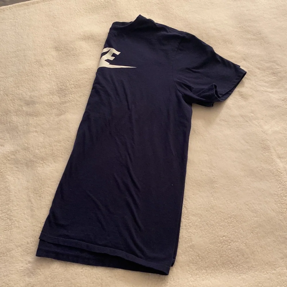 Nike Logo T-Shirt - Picture 2 of 6